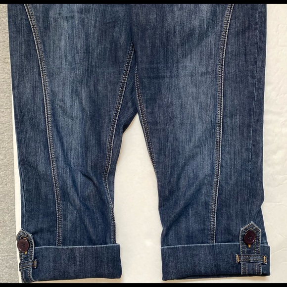 Ladies Cropped Denim Jeans - Picture 7 of 7